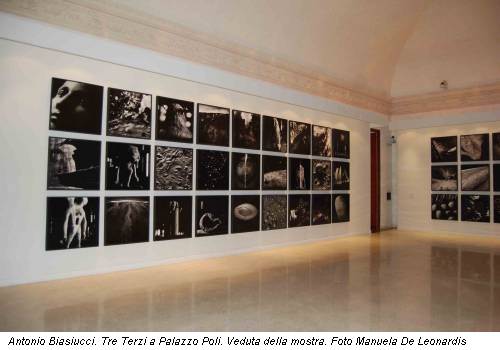 Antonio Biasiucci. Tre Terzi a Palazzo Poli. Veduta della mostra. Foto Manuela De Leonardis
